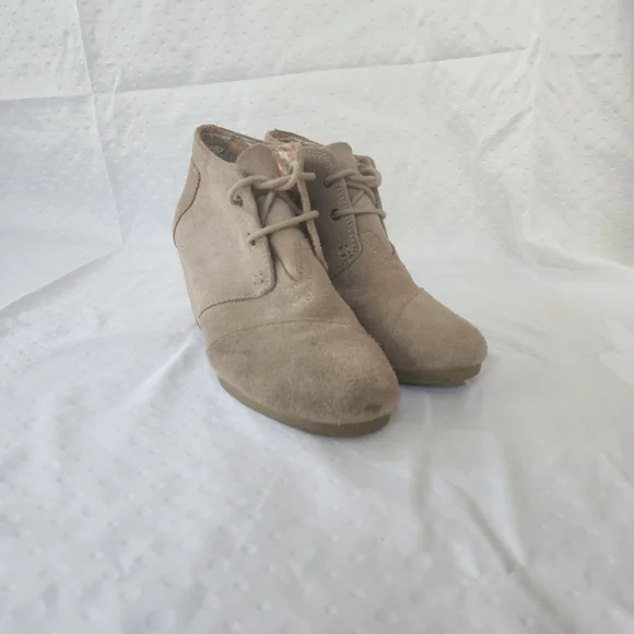 Toms Women's Tan Suede Ankle Boots - Picture 1 of 8